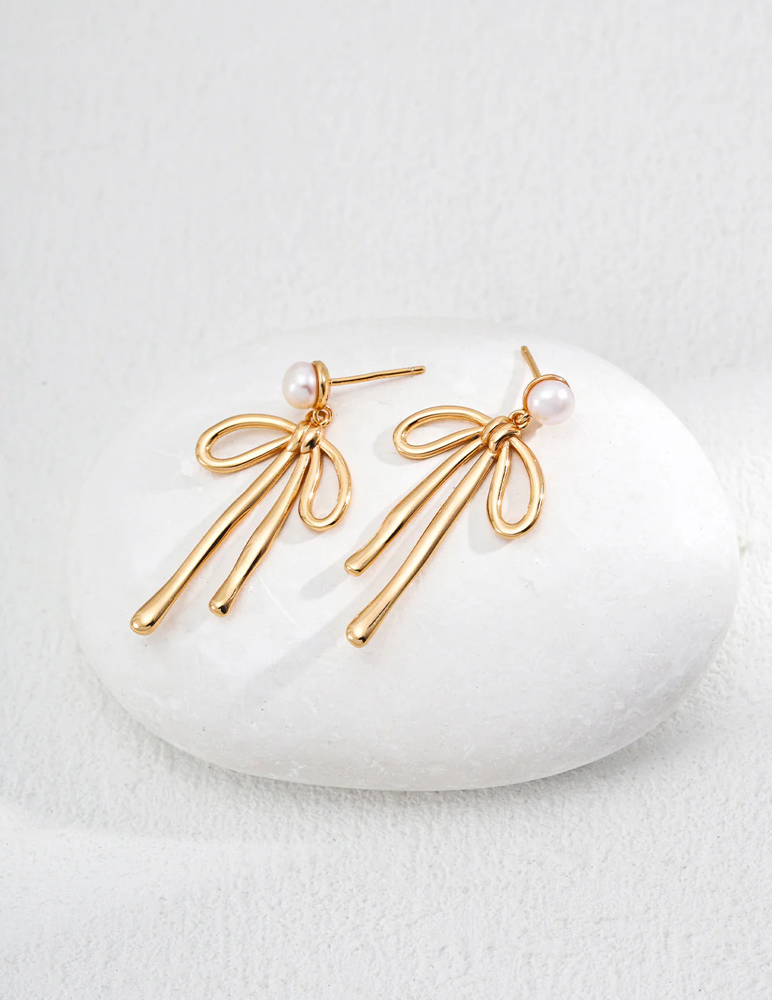 Natural Pearl Bow-Shaped Earrings