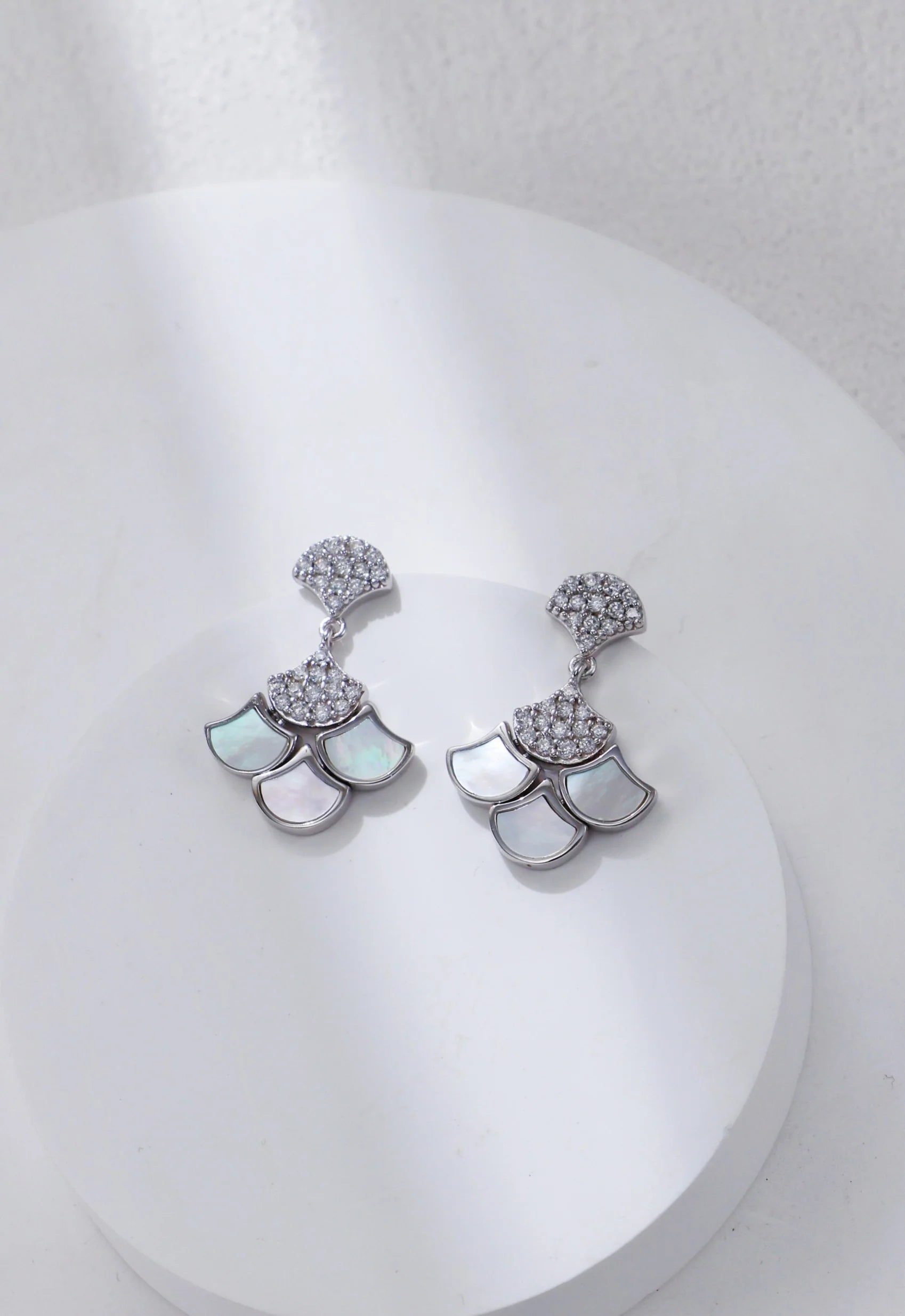 Silver-White Shell Zircon Earrings