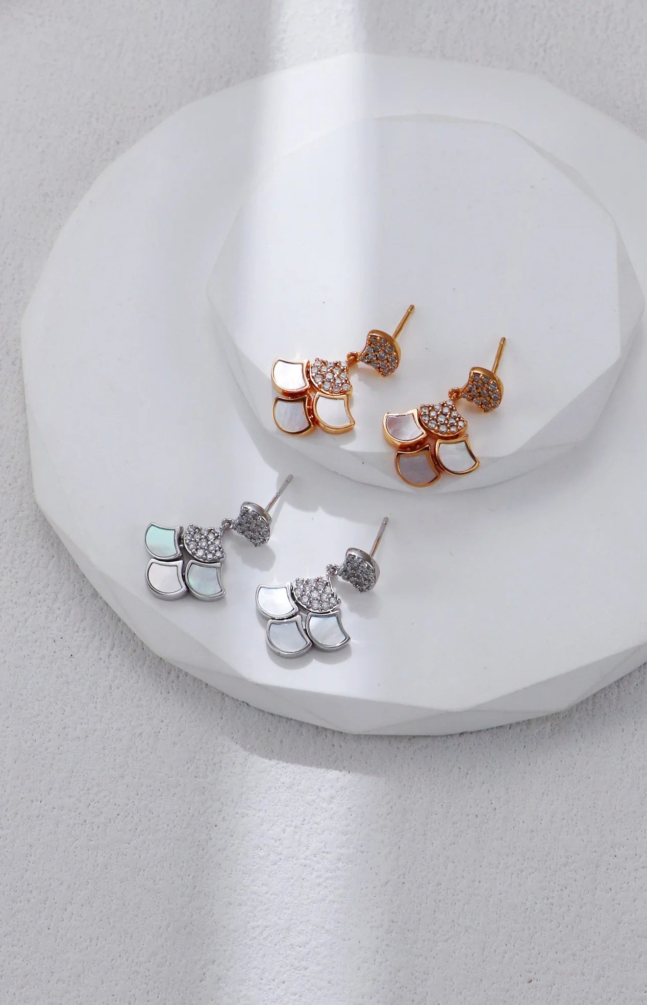 Silver-White Shell Zircon Earrings