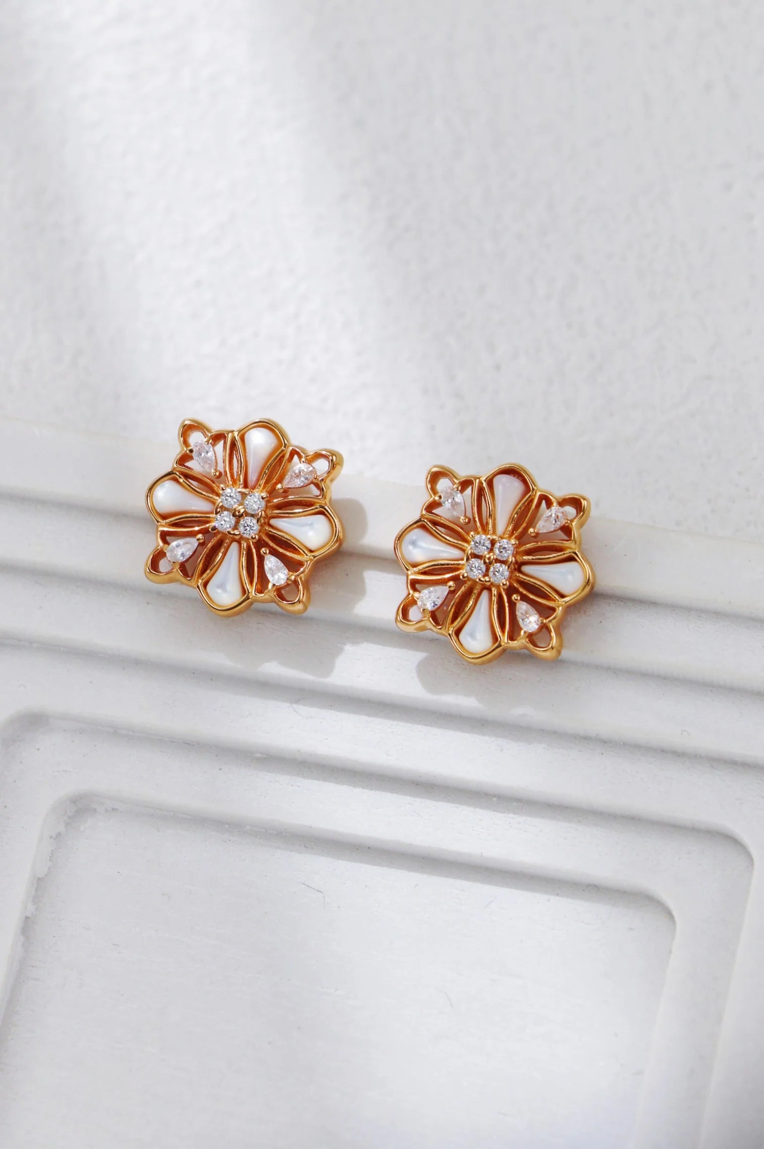 White Shell Starburst Zircon Stud Earrings