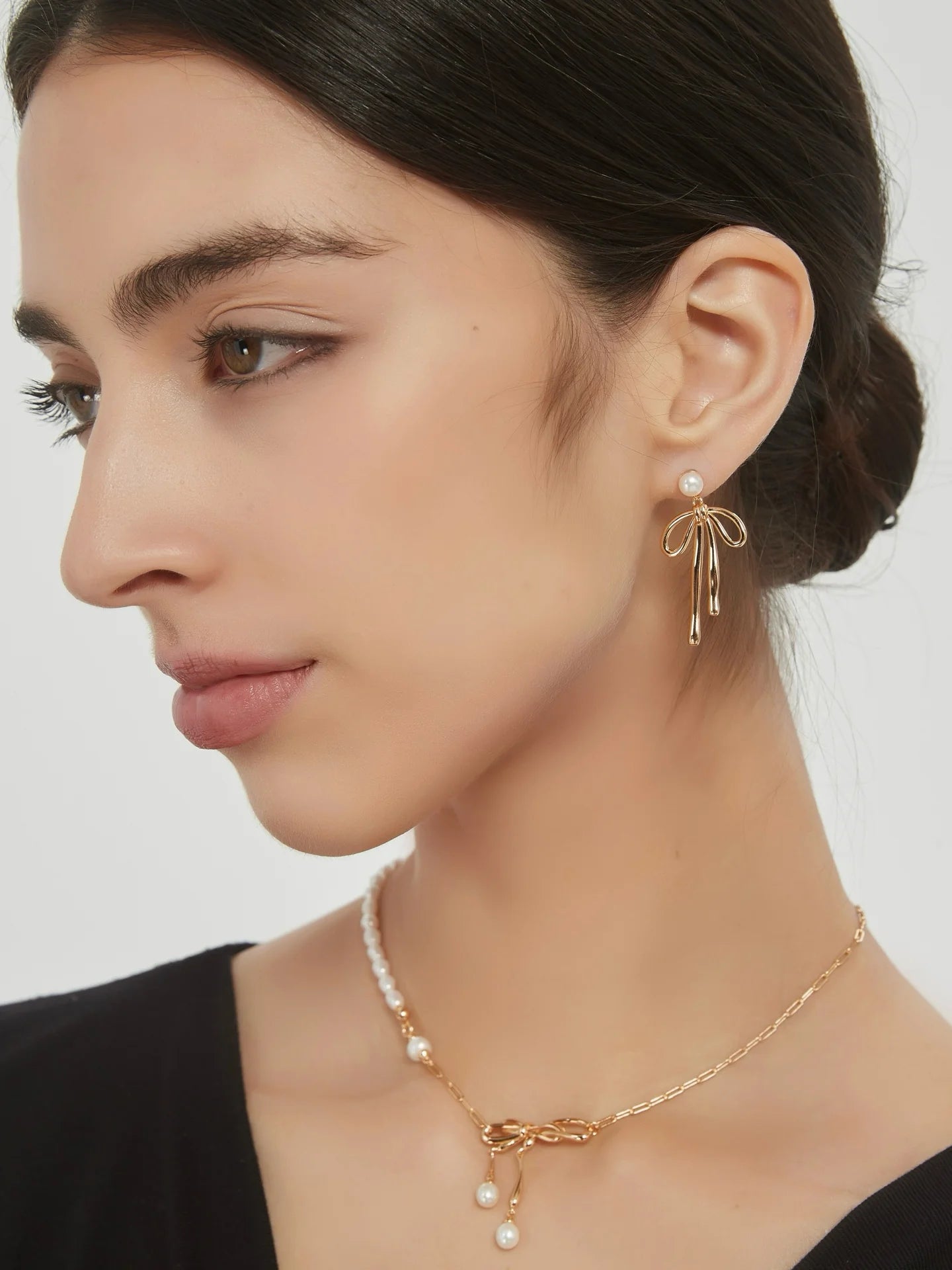 Natural Pearl Bow-Shaped Earrings