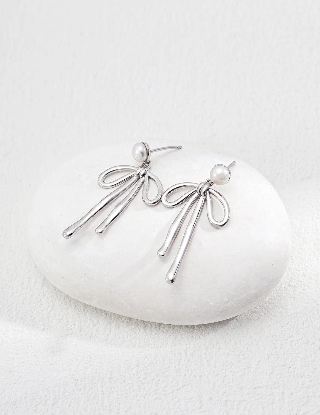 Natural Pearl Bow-Shaped Earrings