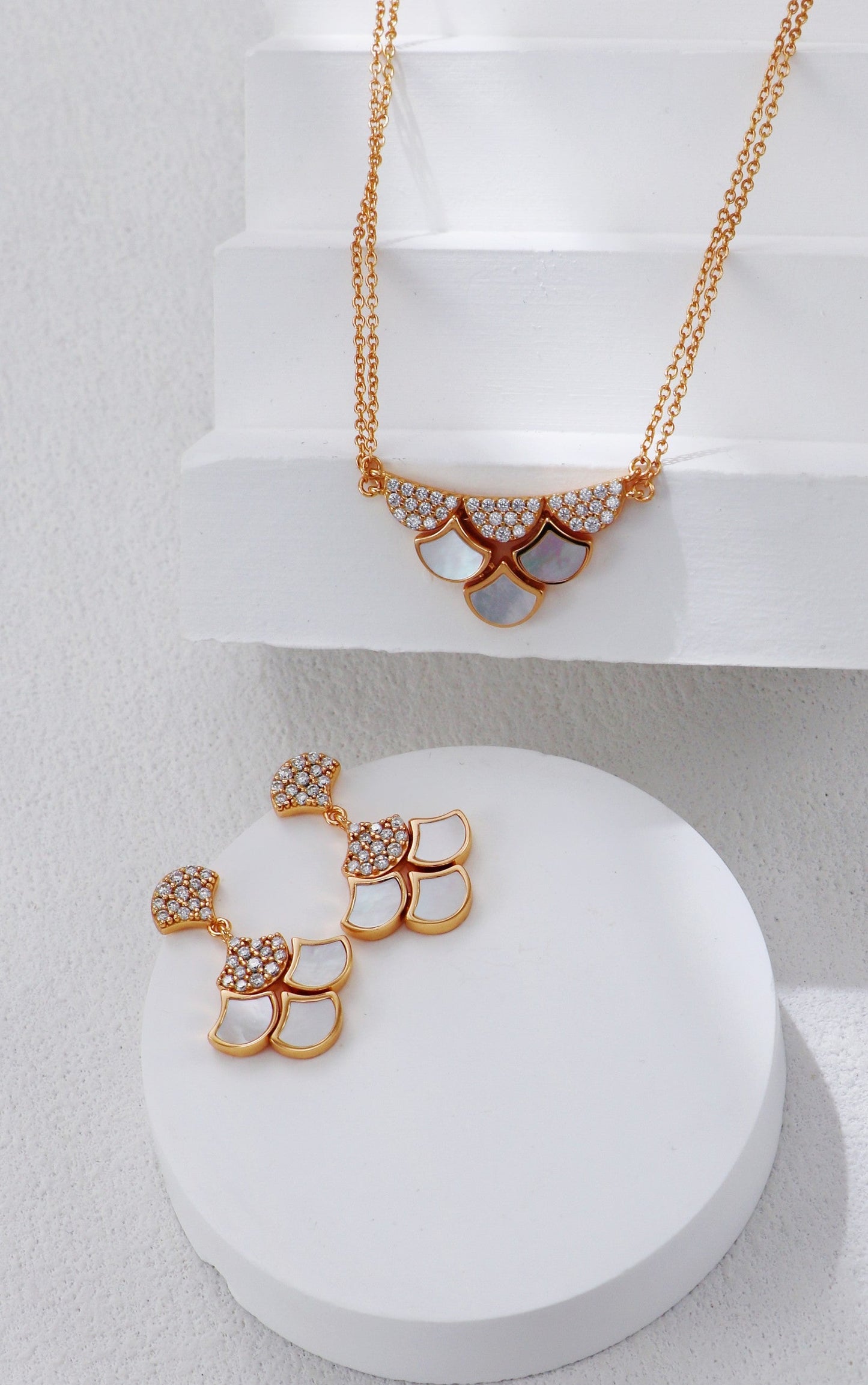 Silver-White Shell Zircon Earrings